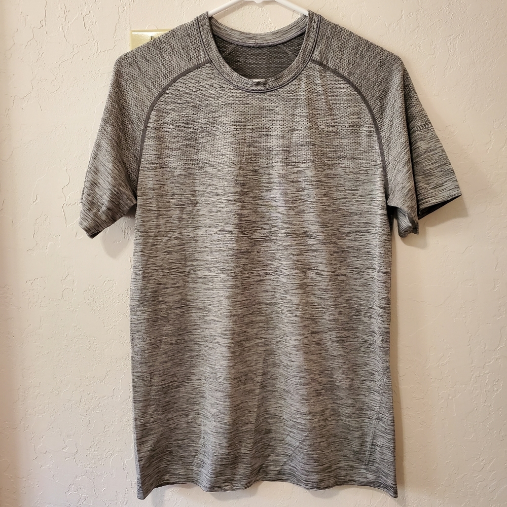 🛍 LULULEMON MENS ATHLETIC TOP